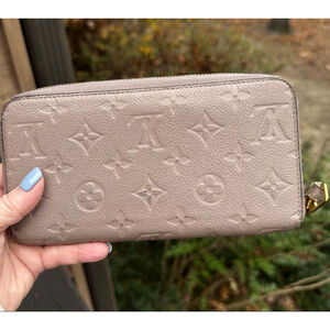 Louis Vuitton Leather Embossed Empriente Zip Wallet in Light Tan. EUC.